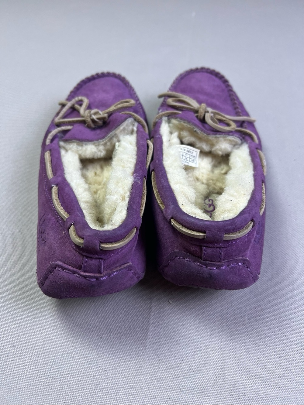 UGG Dakota Womens Purple Suede Shearling Lined Moccasin Slippers US 7 - Picture 3 of 6